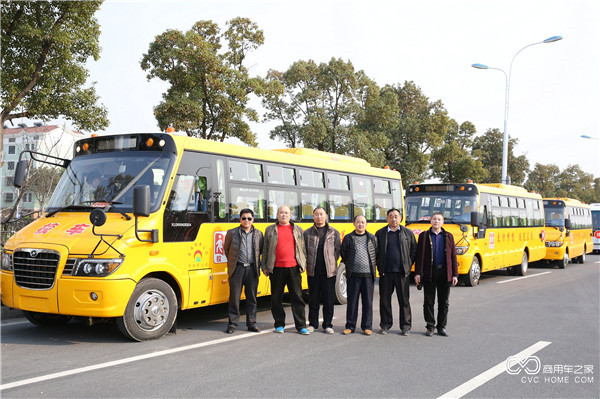 泰安交運集團(tuán)寧陽分公司對海格校車十分滿意.JPG