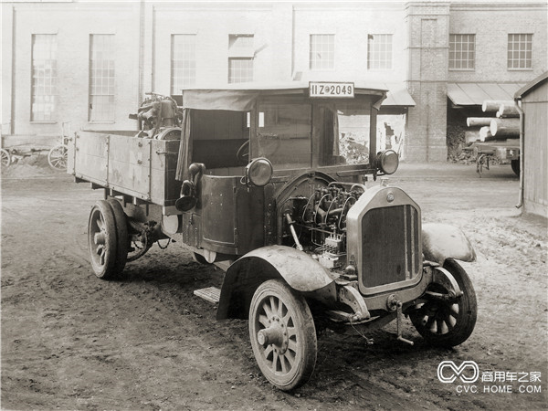 1924年，曼恩第一輛柴油直噴發(fā)動機卡車誕生。.jpg